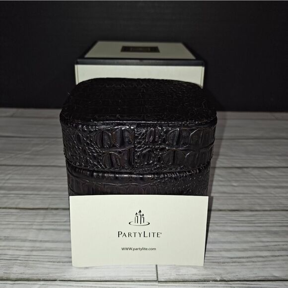 Partylite Square Candle Vintage Leather Scent G35439 With Faux Leather Gift Box - Picture 3 of 9